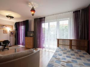 Pronájem bytu 1+kk, Praha - Pitkovice, Penízovková, 40 m2