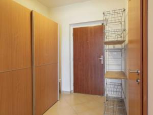 Pronájem bytu 1+kk, Praha - Pitkovice, Penízovková, 40 m2