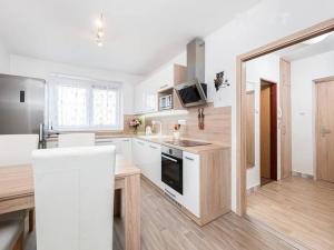 Prodej bytu 2+1, Chvaletice, Dukelská, 52 m2