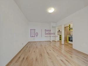Pronájem bytu 2+kk, Jindřichův Hradec, sídliště Vajgar, 42 m2
