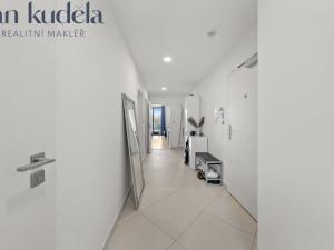 Pronájem bytu 3+kk, Praha - Holešovice, V háji, 74 m2