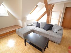 Pronájem bytu 3+1, Praha - Nové Město, V tůních, 104 m2