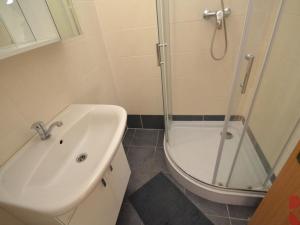 Pronájem bytu 3+1, Praha - Nové Město, V tůních, 104 m2