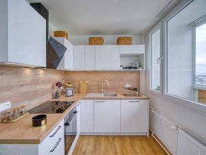 Pronájem bytu 3+1, Chomutov, Vítězslava Nezvala, 65 m2