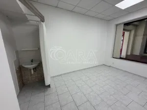Pronájem obchodního prostoru, Benešov, Tyršova, 23 m2