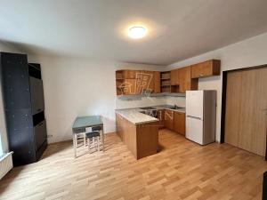 Pronájem bytu 3+kk, Jesenice, V Lázních, 60 m2