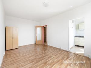 Pronájem bytu 1+kk, Praha - Troja, Mazurská, 30 m2