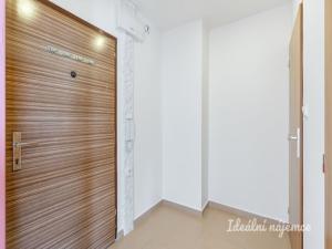 Pronájem bytu 1+kk, Praha - Troja, Mazurská, 30 m2