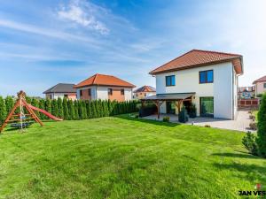 Prodej rodinného domu, Veleň, Sněžná, 144 m2