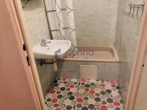 Pronájem bytu 1+kk, Praha, Bouřilova, 36 m2