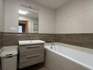 Prodej bytu 3+kk, České Budějovice - České Budějovice 7, Rožnovská, 75 m2