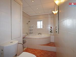 Prodej bytu 4+1, Karlovy Vary - Doubí, Modenská, 77 m2