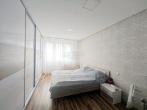 Pronájem bytu 2+1, Karlovy Vary, Krymská, 56 m2
