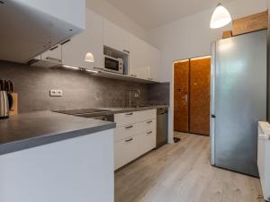 Pronájem bytu 2+1, Praha - Žižkov, Ambrožova, 68 m2
