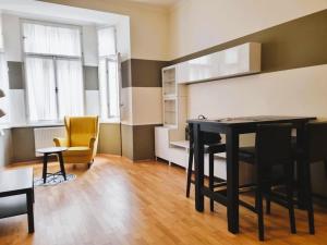 Pronájem bytu 2+kk, Praha - Vinohrady, Rumunská, 57 m2