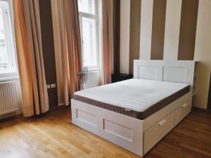 Pronájem bytu 2+kk, Praha - Vinohrady, Rumunská, 57 m2