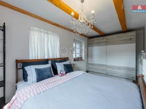Prodej rodinného domu, Libá, 320 m2