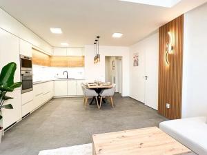 Pronájem bytu 2+1, Praha - Smíchov, Zubatého, 74 m2