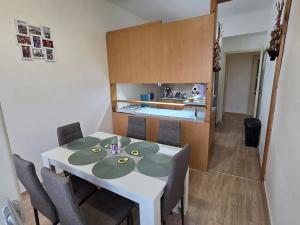 Pronájem bytu 2+1, Hradec Králové, Smetanovo nábřeží, 76 m2