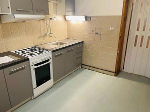 Pronájem bytu 1+1, Praha - Podolí, Podolská, 40 m2