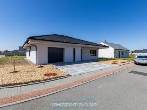 Prodej rodinného domu, Hevlín, 200 m2