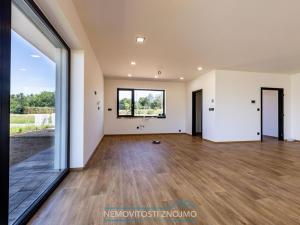 Prodej rodinného domu, Hevlín, 200 m2