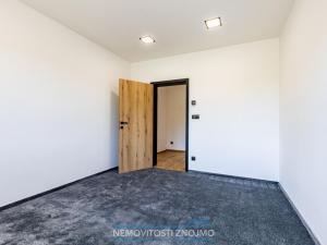 Prodej rodinného domu, Hevlín, 200 m2