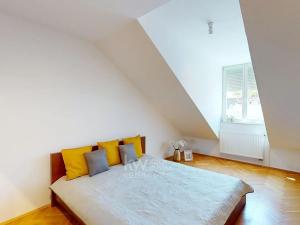 Pronájem bytu 2+kk, Praha - Vršovice, Orelská, 60 m2