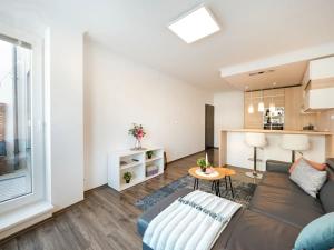 Pronájem bytu 2+kk, Praha - Dolní Měcholupy, Honzíkova, 54 m2