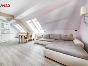 Prodej bytu 6+kk a větší, Karlovy Vary, Na Vyhlídce, 144 m2