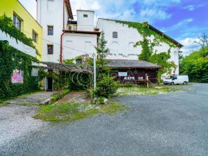 Prodej komerční nemovitosti, Liteň, 3293 m2