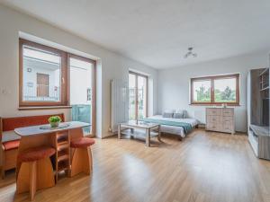 Prodej bytu 2+kk, Mníšek pod Brdy, V Edenu, 54 m2