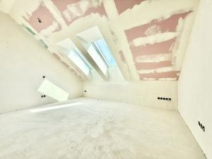 Prodej bytu 6+kk a větší, Praha - Holyně, náměstí Pod lípou, 148 m2