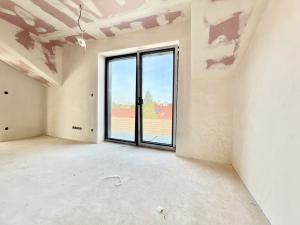 Prodej bytu 4+kk, Praha - Holyně, náměstí Pod lípou, 120 m2
