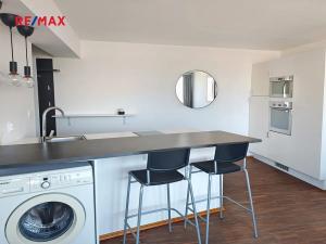 Pronájem bytu 1+kk, Praha - Karlín, Molákova, 35 m2