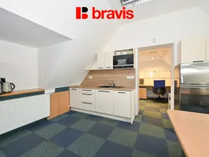 Pronájem kanceláře, Hradčany, Tišnovská, 1016 m2