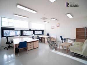 Pronájem kanceláře, Zlín - Prštné, třída Tomáše Bati, 33 m2