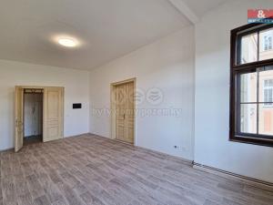 Pronájem bytu 3+1, Karlovy Vary, Západní, 75 m2