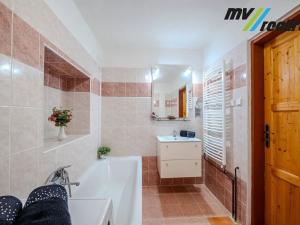 Prodej rodinného domu, Milovice, 178 m2