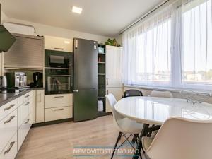 Prodej bytu 3+1, Znojmo, Dukelských bojovníků, 75 m2