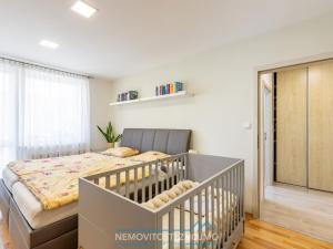 Prodej bytu 3+1, Znojmo, Dukelských bojovníků, 75 m2
