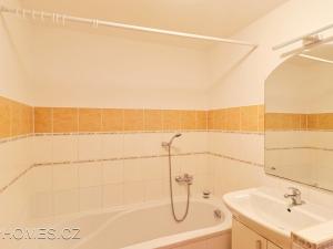 Pronájem bytu 3+kk, Praha - Karlín, Thámova, 60 m2