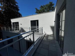 Pronájem bytu 1+kk, Praha - Vinohrady, Korunní, 27 m2