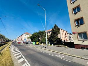 Pronájem garážového stání, Praha, Černokostelecká, 13 m2