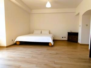 Pronájem bytu 1+1, Praha - Dubeč, náměstí U lípy svobody, 32 m2