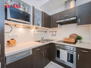 Pronájem bytu 1+kk, Praha - Žižkov, Husitská, 41 m2