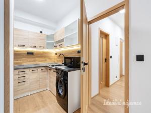Pronájem bytu 1+kk, Praha - Uhříněves, Václava Trojana, 36 m2