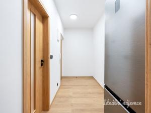 Pronájem bytu 1+kk, Praha - Uhříněves, Václava Trojana, 36 m2