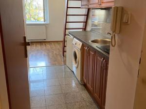 Pronájem bytu 1+kk, Praha - Vysočany, Freyova, 28 m2