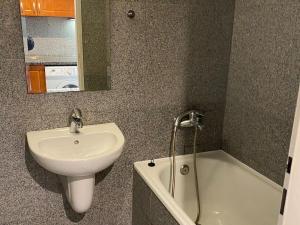 Pronájem bytu 1+kk, Praha - Vysočany, Freyova, 28 m2